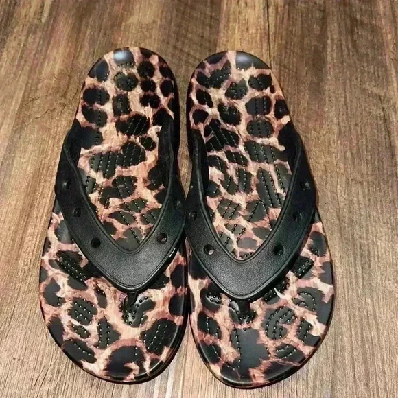 Crocs Classic Animal Remix Fit Flop Sandals Black Leopard Unisex Adult W9/M7 EUC - Picture 1 of 5